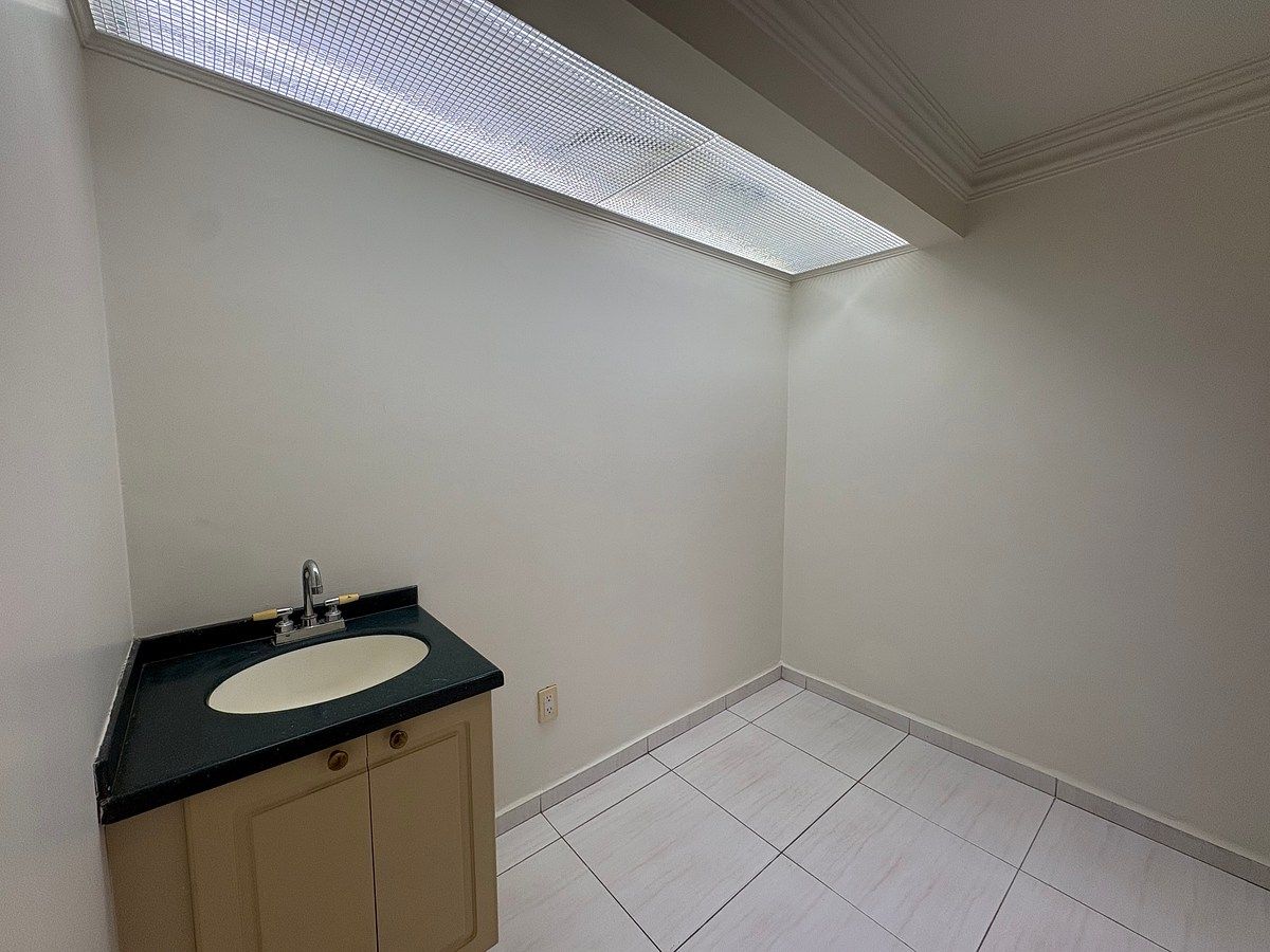 Office in Lomas de Providencia, Guadalajara, photo 11 of 15
