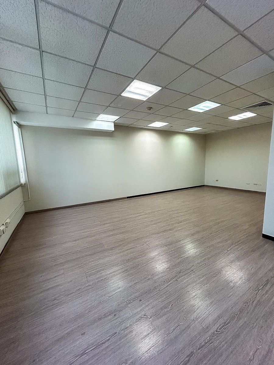 Oficina en Renta con 400m² en Zona 13 - Image 3
