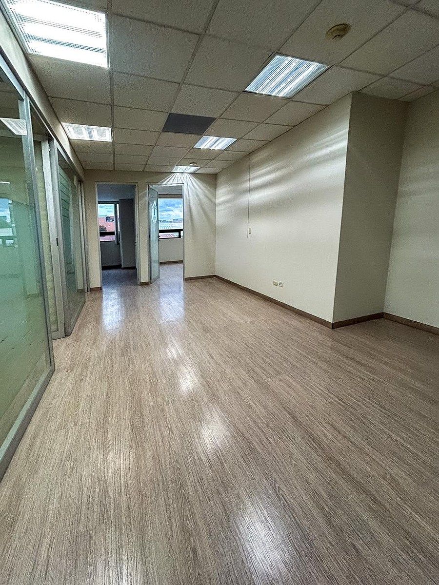 Oficina en Renta con 400m² en Zona 13 - Image 2
