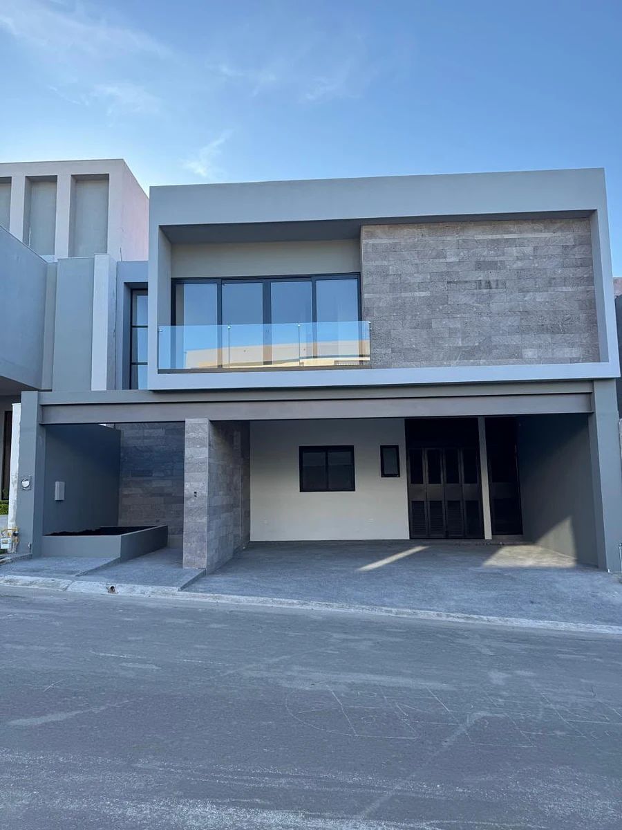 Casa à venda na estrada nacional, foto 1 de 8