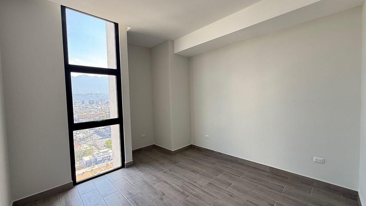 Recámara  2 con ventanas de piso a techo, foto 11 de 14