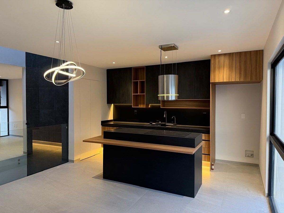 NEW HOUSE WITH LUXURY FINISHES, photo 1 of 22