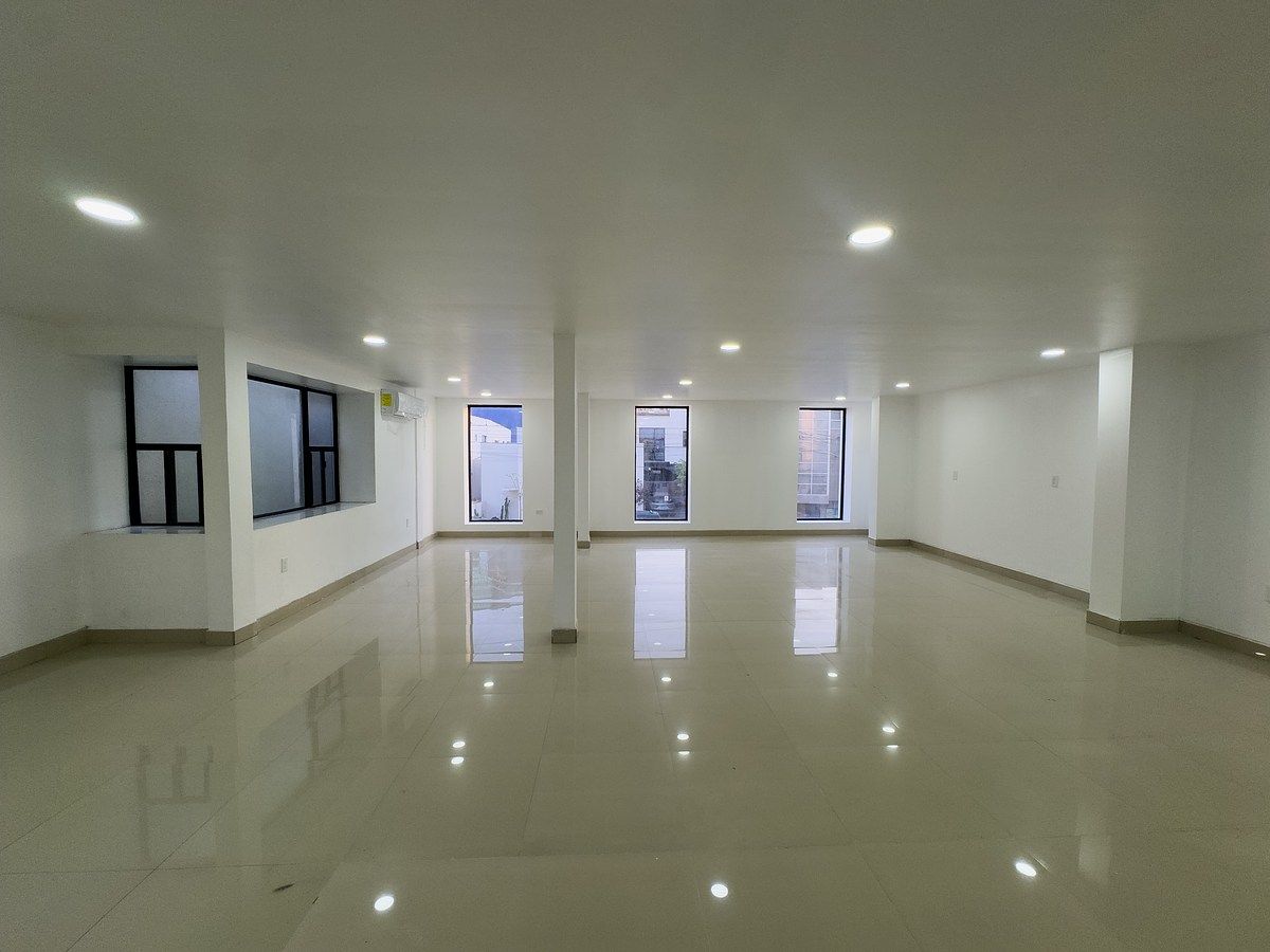 Rental of Local in Revolution, photo 1 of 5