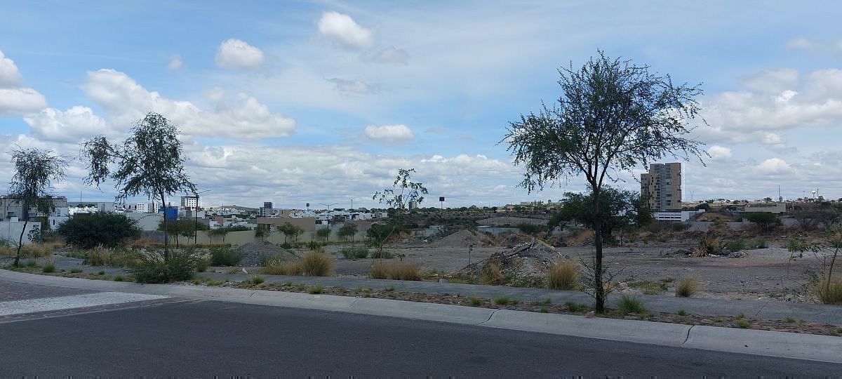 EXCELENTE TERRENO COMERCIAL ESQUINA 2667 MTS PLANO, USO COMERCIAL Y SERV $7800MT. - foto 5