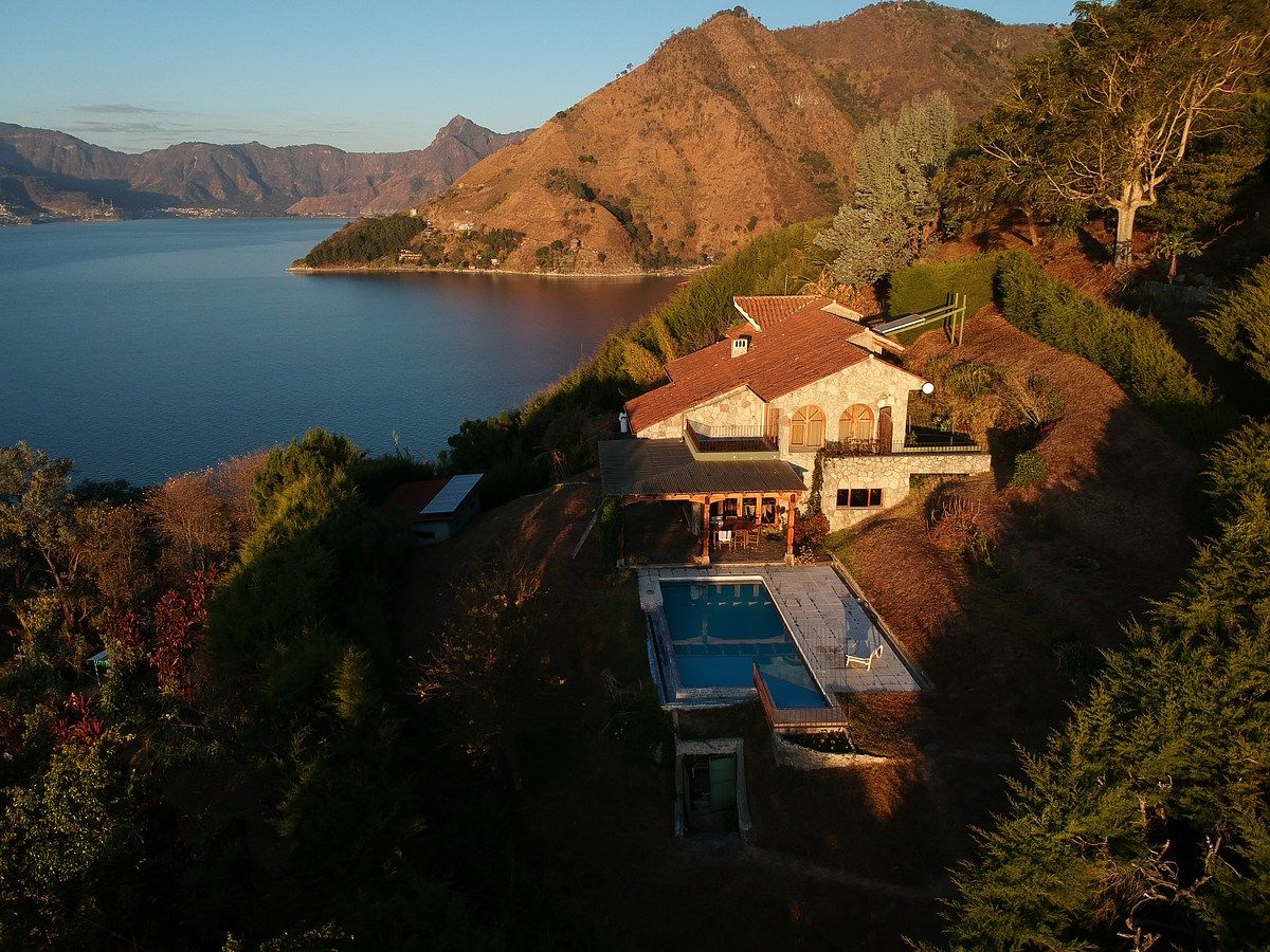 Hotel Boutique en Venta –Lago de Atitlán - Image 1