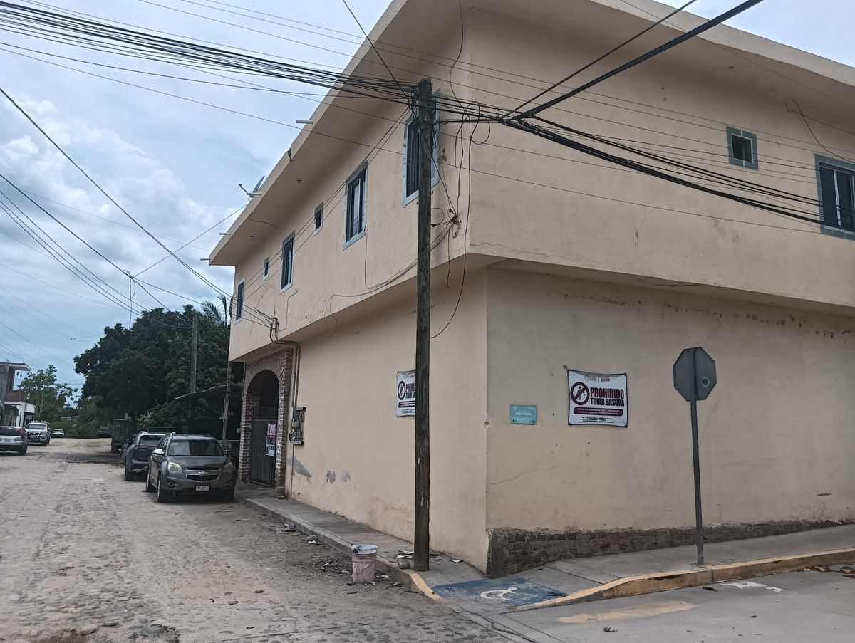 House with 15 rooms, photo 1 of 21