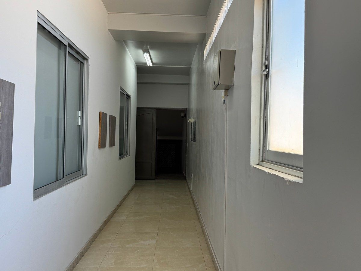 Pasillo a los diferentes departamentos, photo 13 of 44