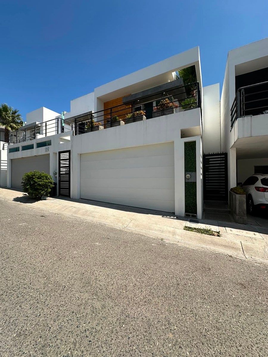 House in Cuesta Blanca, Tijuana, photo 2 of 35