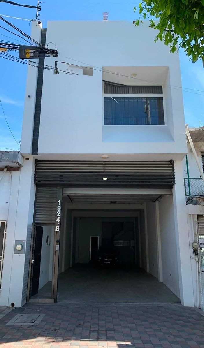 Armazém comercial à VENDA, foto 1 de 15