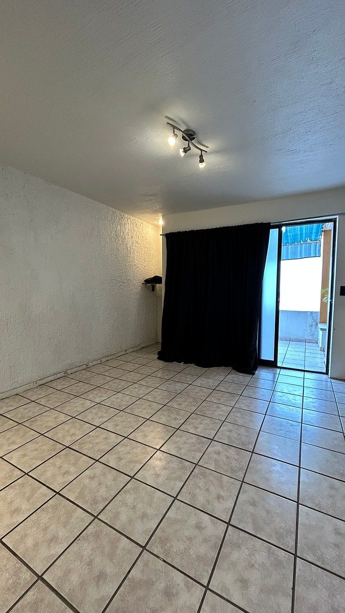 Apartment in Jardines de La Patria, Zapopan, photo 2 of 5