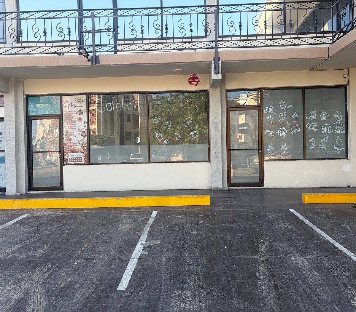 Centro comercial Californiano y La Perla, foto 1 de 10