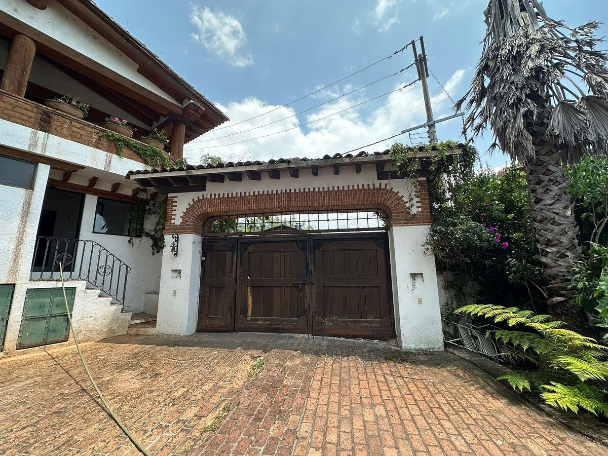 CASA EN VENTA EN VALLE DE BRAVO, foto 1 de 43
