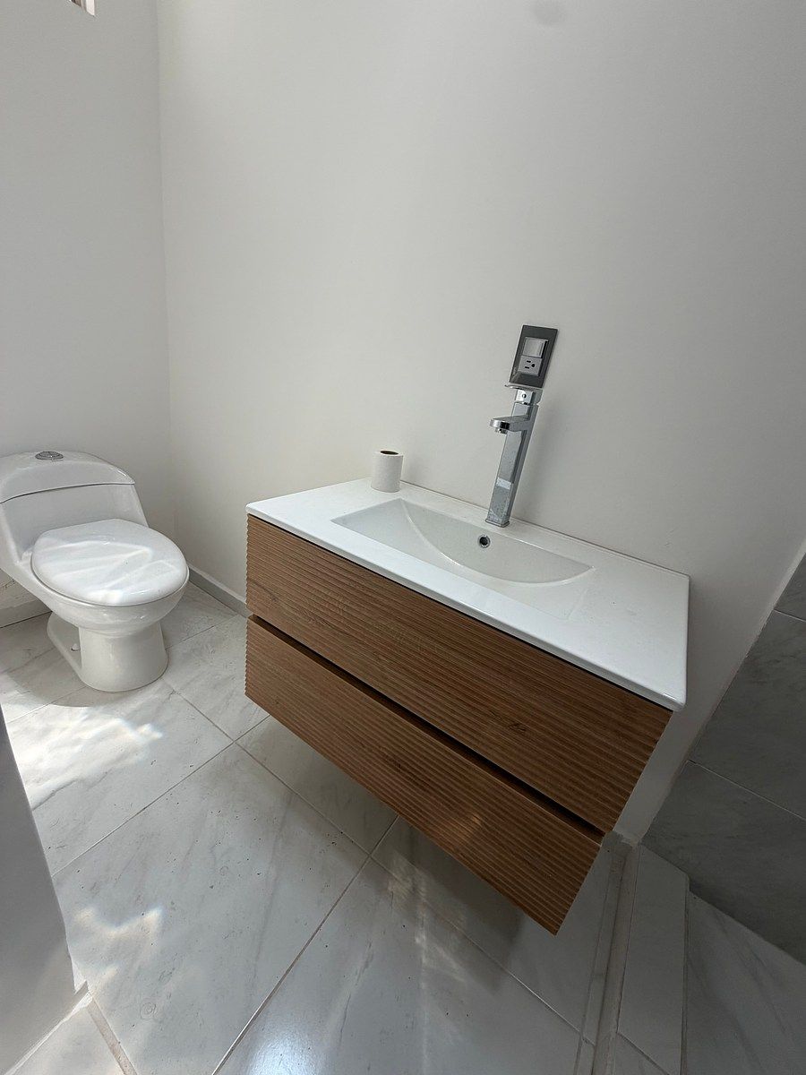 Baño completo de la 4 habitación, foto 6 de 19