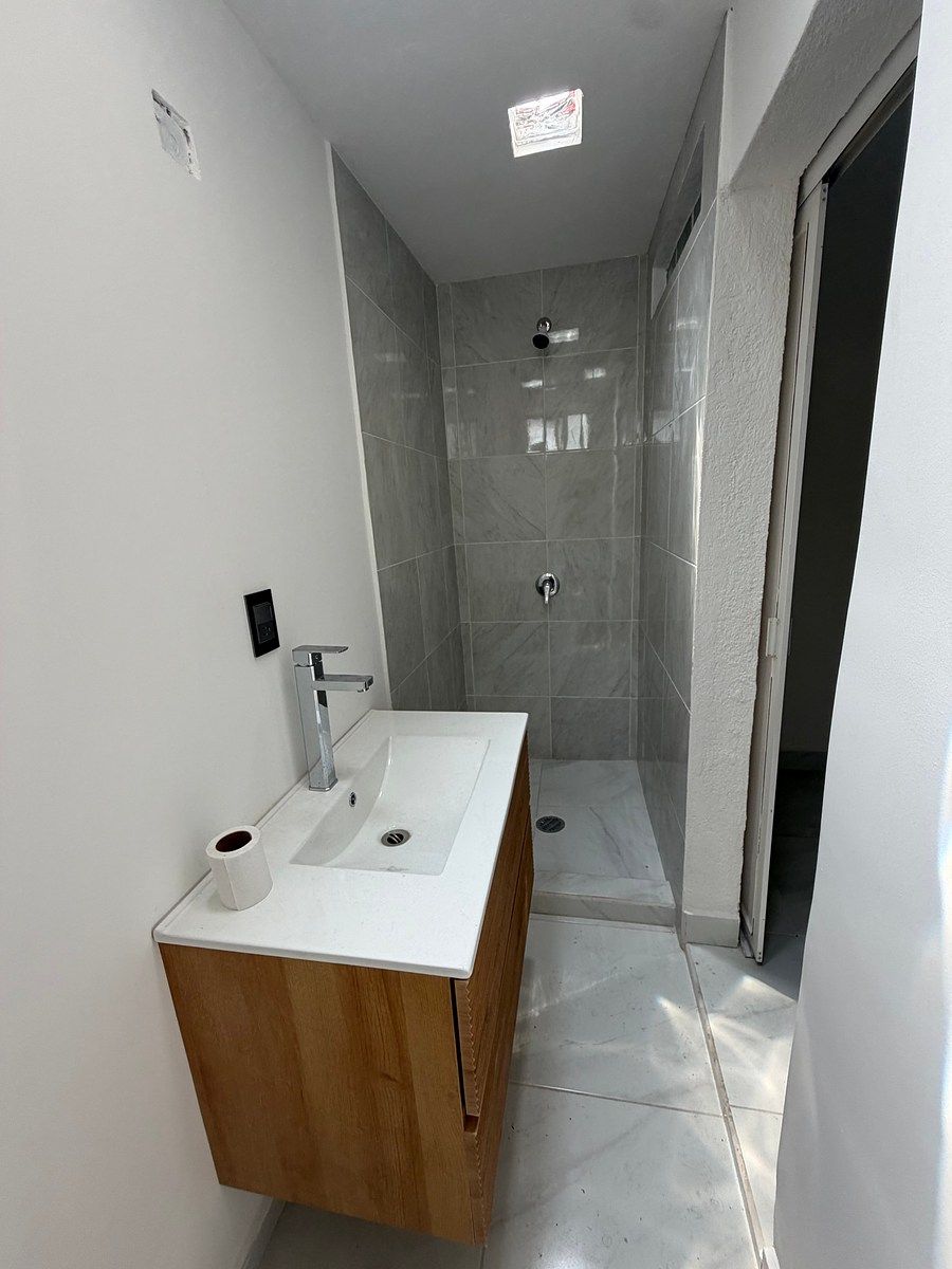 Baño completo de la 4 habitación, foto 7 de 19