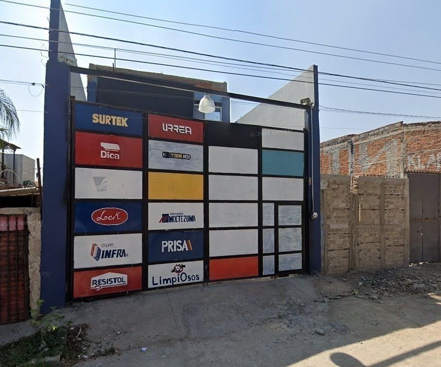Warehouse with excellent location, photo 1 of 5