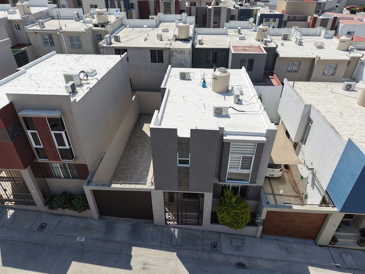 House in Valle del Pedregal, Tijuana, photo 2 of 19