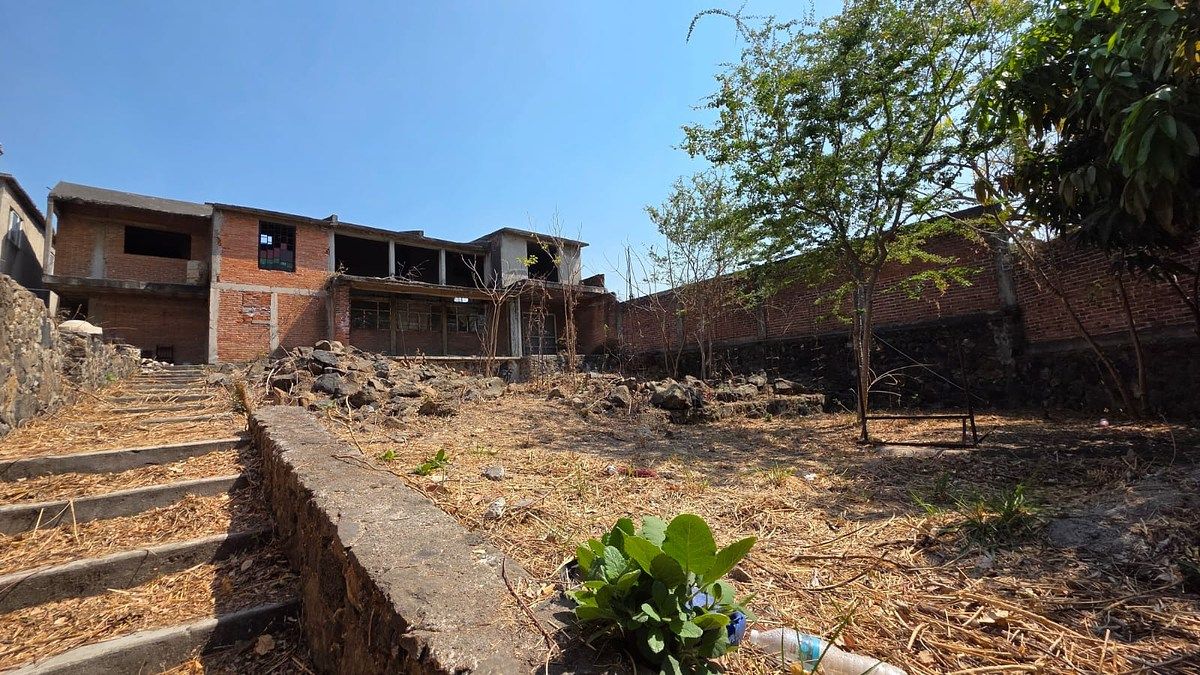 En venta casa como terreno en Burgos de Cuernavaca, Temixco, Morelos., foto 1 de 13
