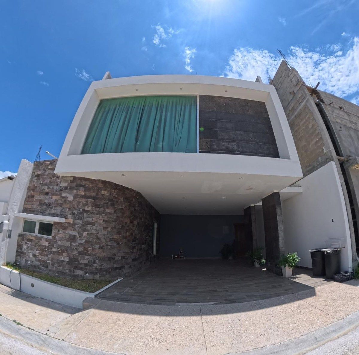 Casa espaçosa de 3 andares à venda no Campestre Royal, foto 1 de 12