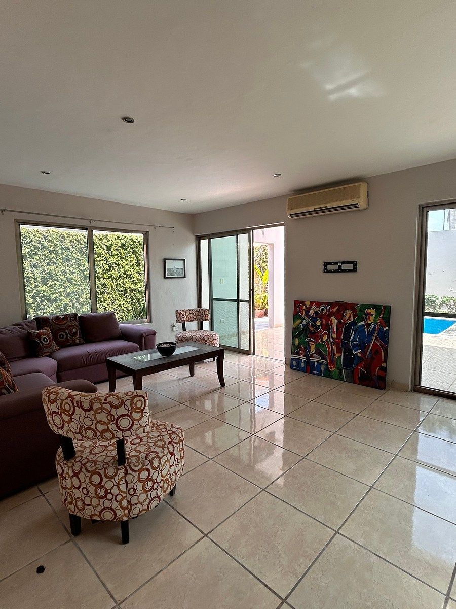 sala con vista a la piscina, foto 11 de 26