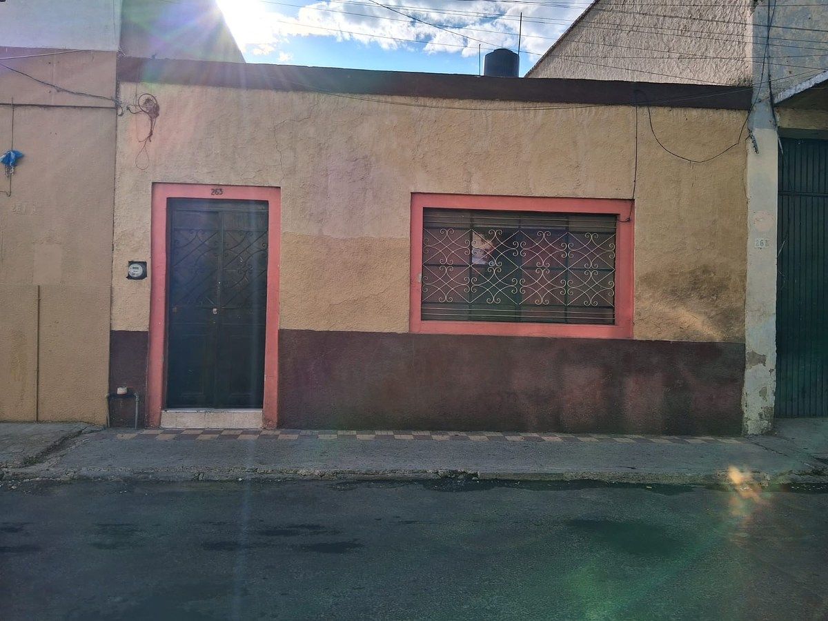 House for Sale 2 blocks from Javier Mina – Center / San Juan de Dios, photo 1 of 28