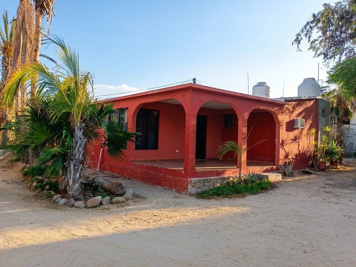 ISLAND HOUSE (50 meters from the beach), photo 1 of 25