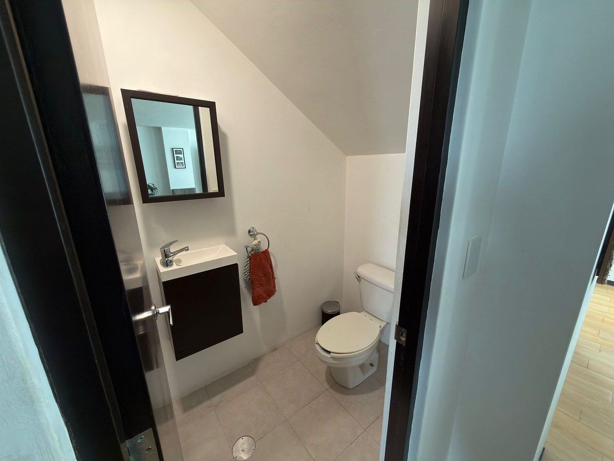 Medio Baño, photo 10 of 21