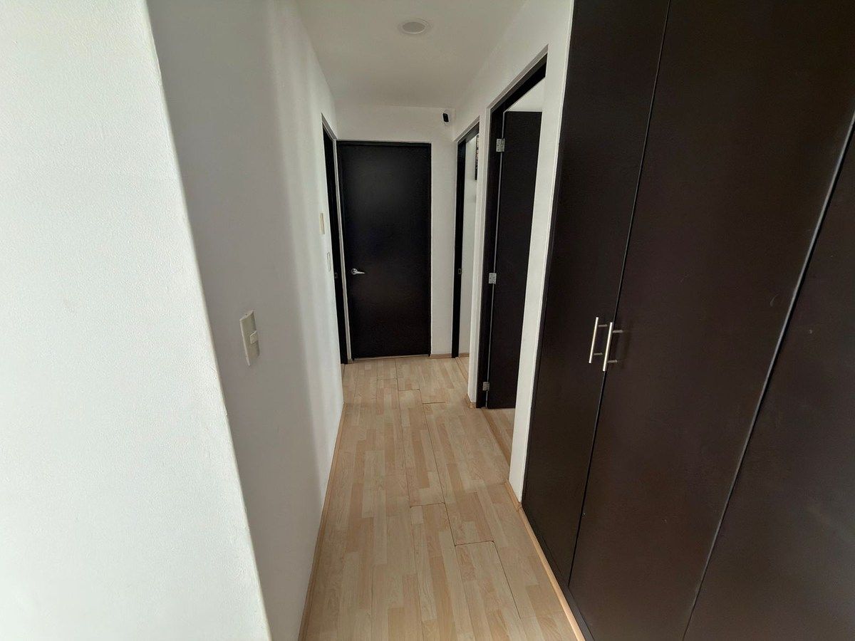 Pasillo departamento, photo 16 of 21