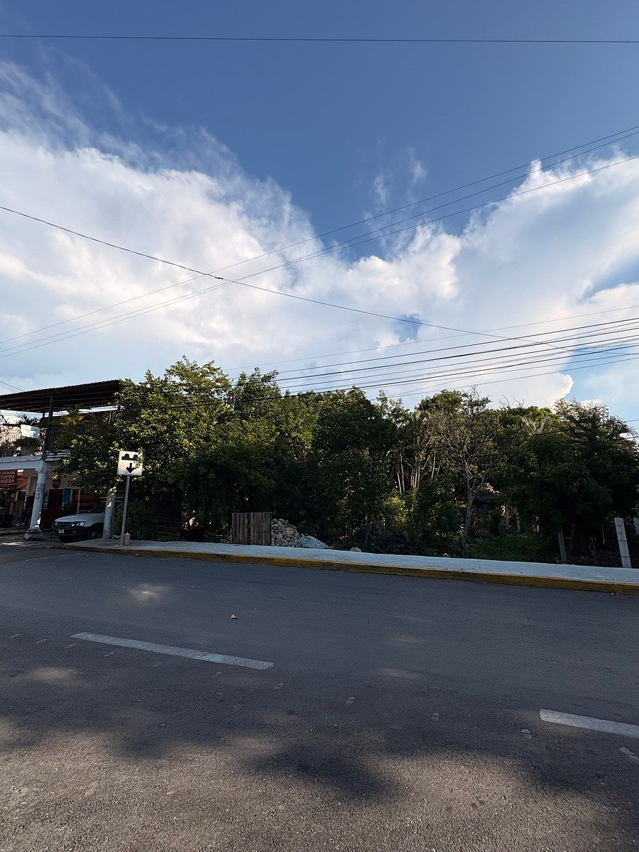 Terreno en renta en Xcanatún sobre calle principal a una cuadra de Super Aki, foto 1 de 6