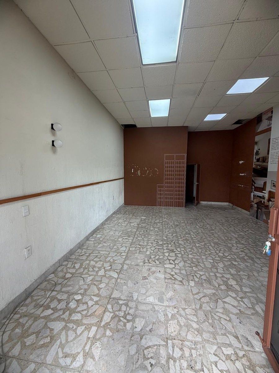 Local comercial en Artesanos, Guadalajara, foto 3 de 5