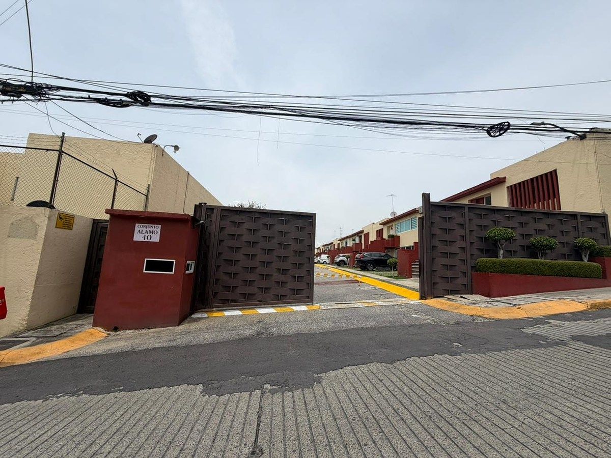 Casa Duplex para Alugar no Conjunto Álamo | 3 Quartos | Segurança 24/7, foto 1 de 17