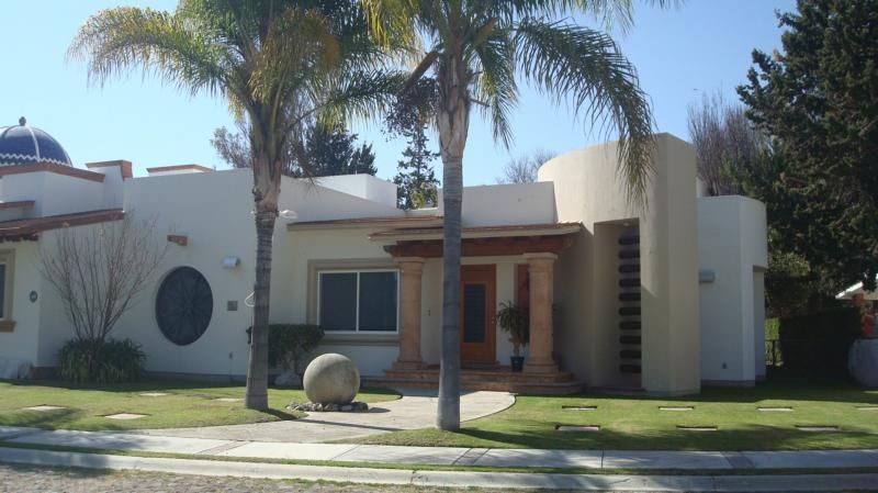 Club de Golf Tequisquiapan, preciosa casa en venta con vista al campo |  EasyBroker