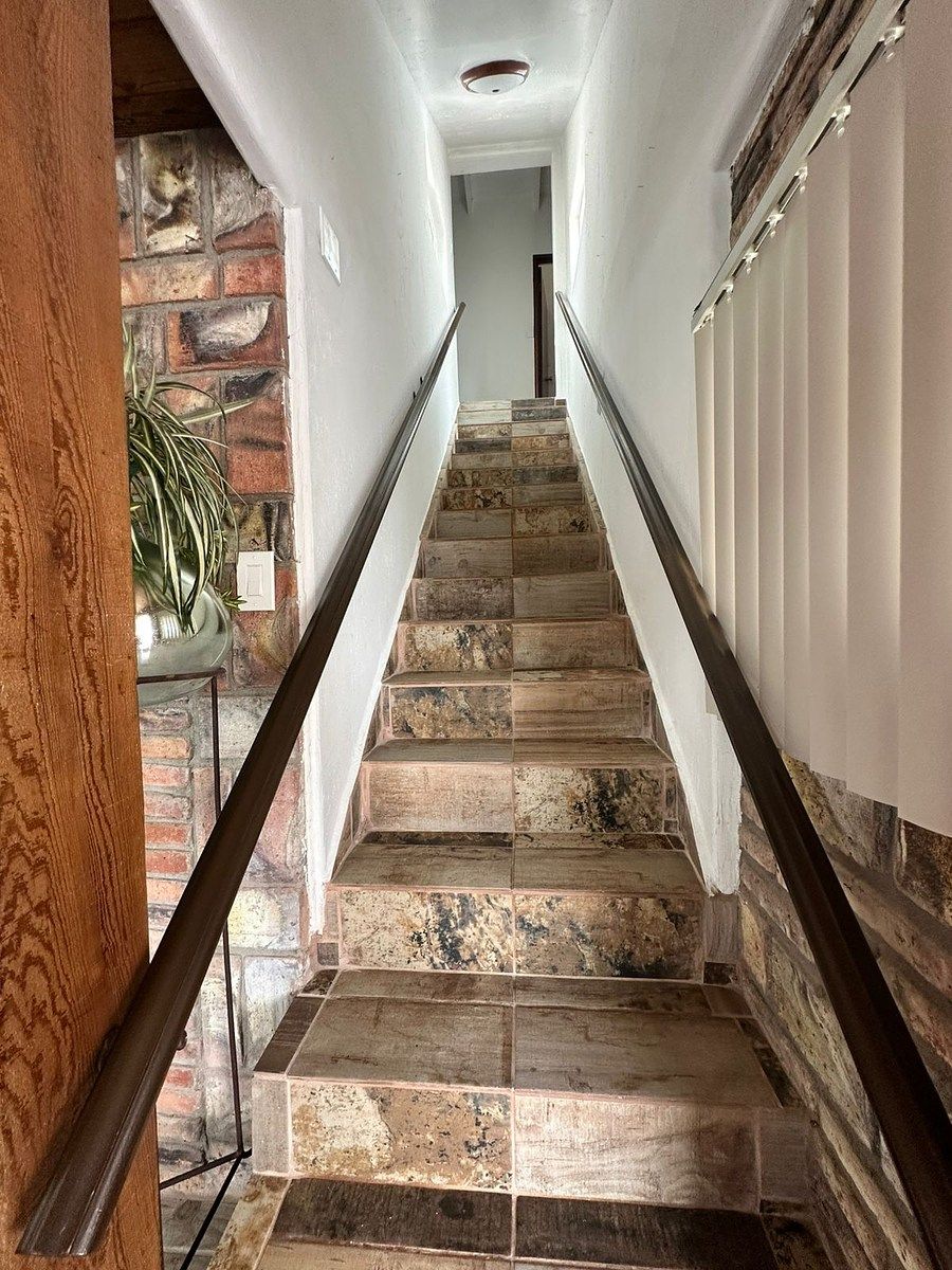 Escaleras al 2do piso, foto 10 de 18