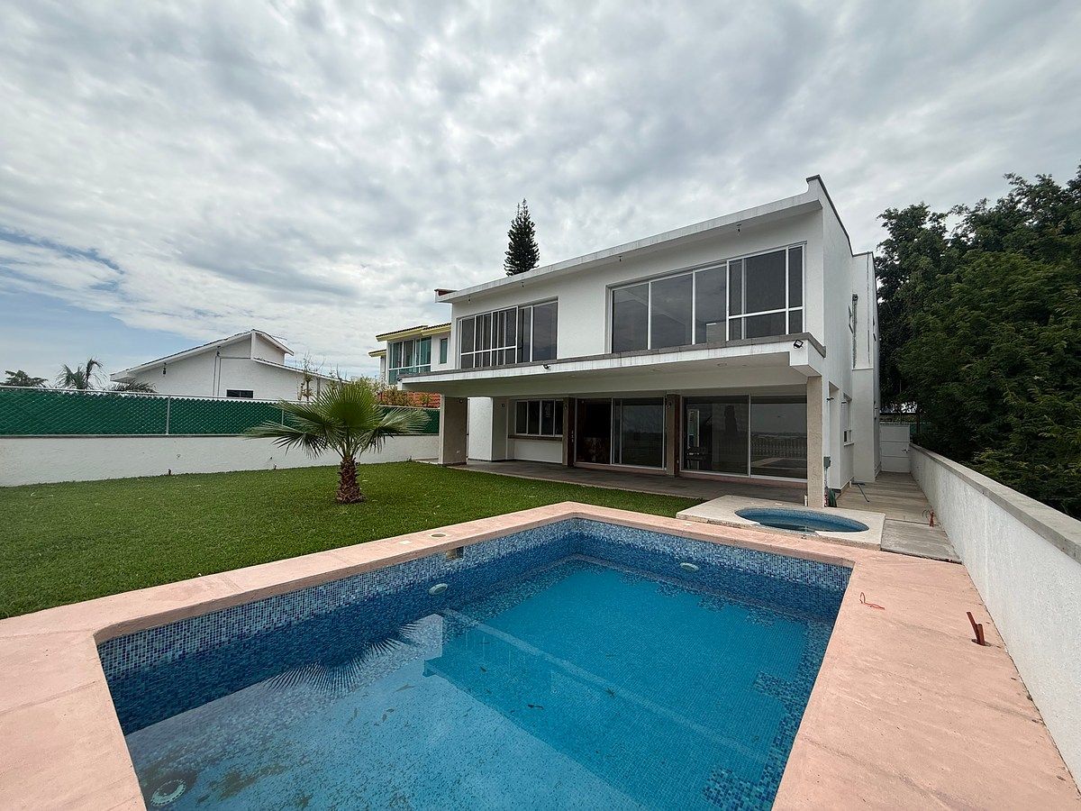 Sale of house in Lomas de Cocoyoc, photo 1 of 50
