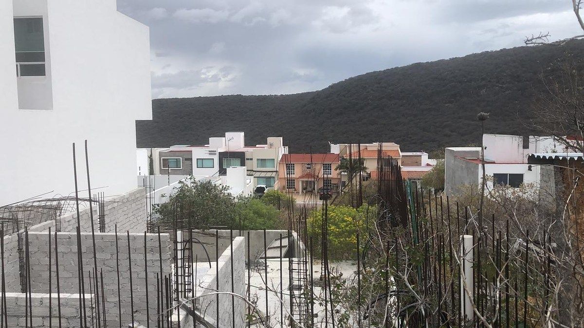 TERRENO EN VENTA CON CIMENTACIÓN – CUMBRES DEL CIMATARIO, foto 1 de 7
