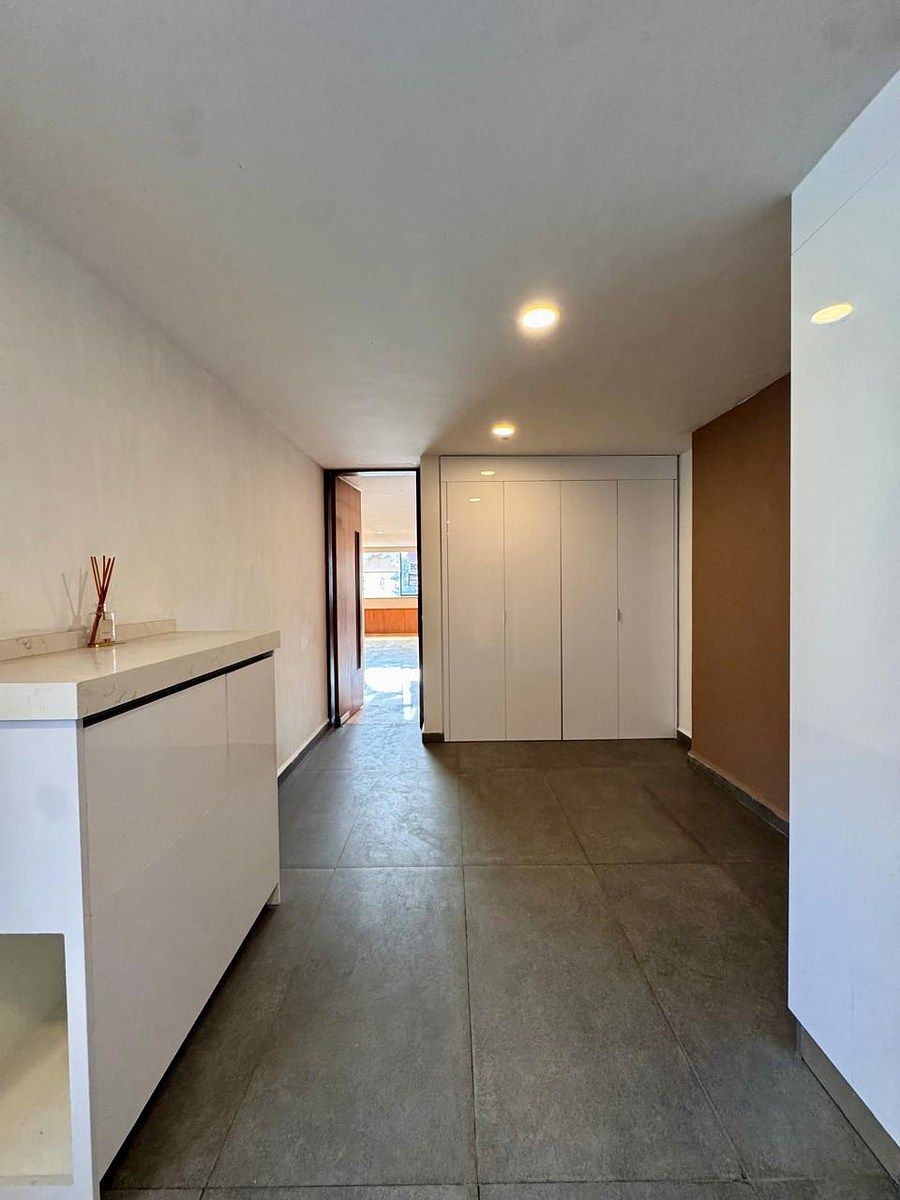 Amplo apartamento com excelente distribuição em Las Lomas, foto 1 de 13