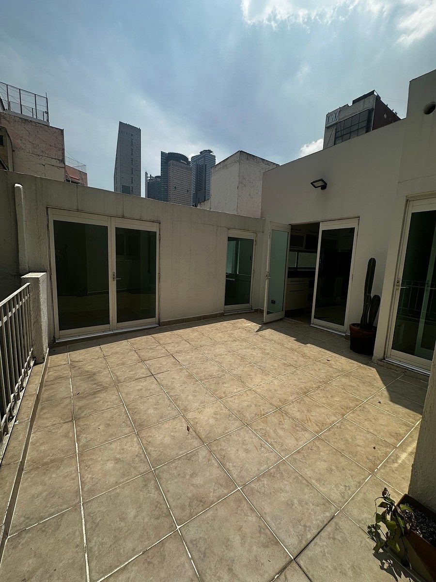 Terraza con acceso al área social y bar, foto 5 de 12