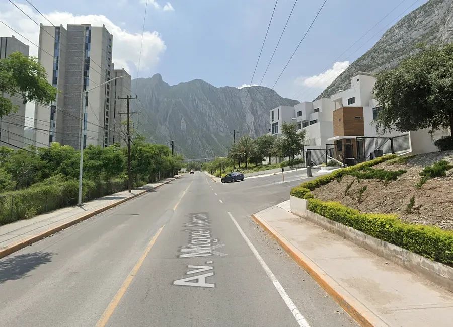 Casa em Privadas la Huasteca, Santa Catarina, foto 2 de 2