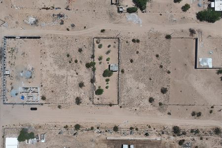 Terreno de 900 m² Localizado na Av. Lirios "B" entre as ruas 47 e 48