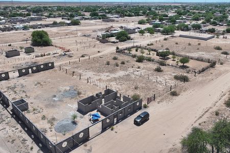 Terreno de 900 m² Localizado na Av. Lirios "B" entre as ruas 47 e 48
