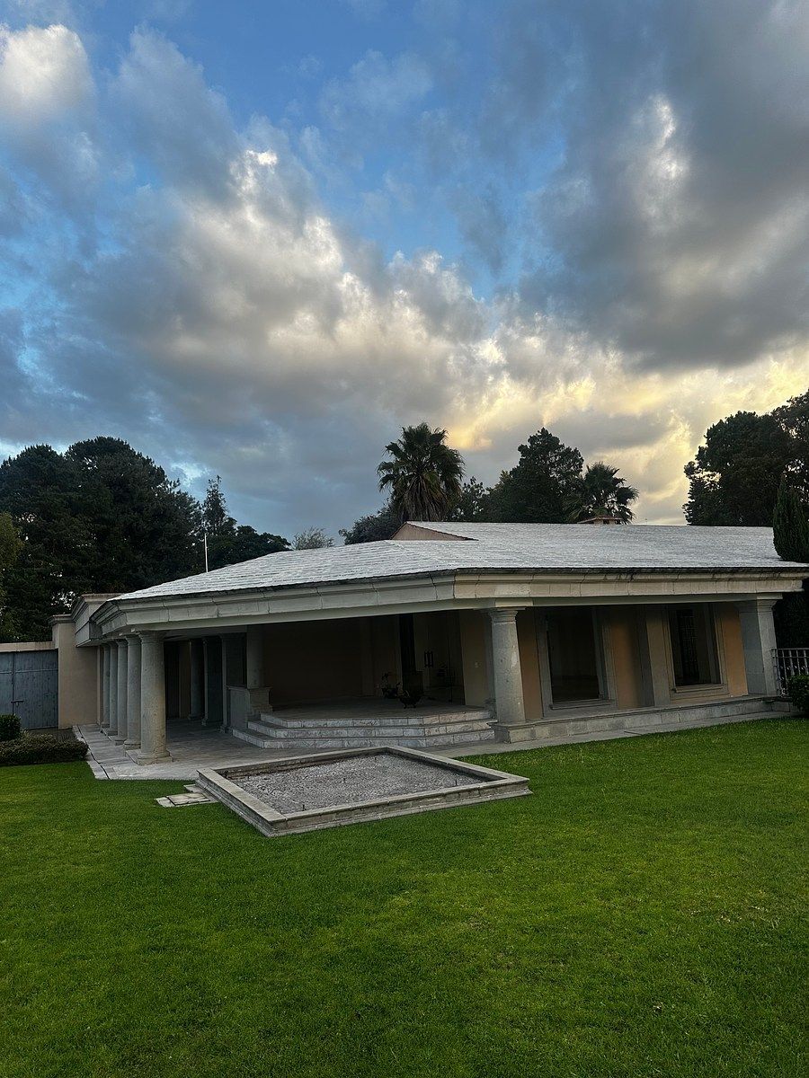 House in Bosque de las Lomas, Miguel Hidalgo, photo 2 of 25