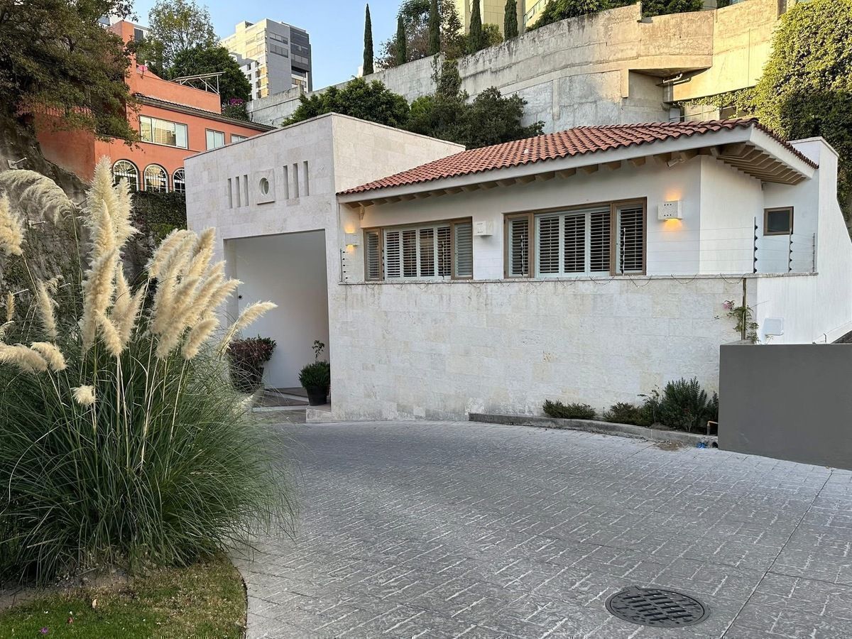En renta casa en Bosques de las Lomas, foto 1 de 37