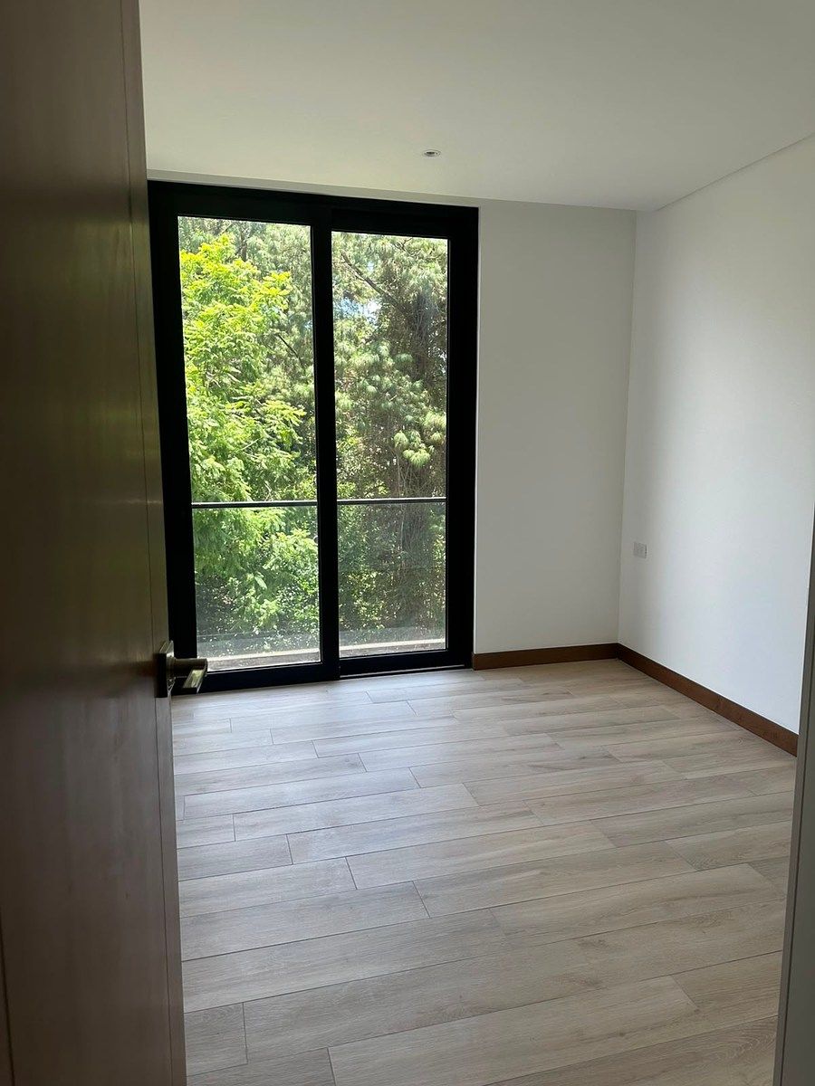 Apartamento en Alquiler Edificio Ferré Diez, zona 10 - Image 4