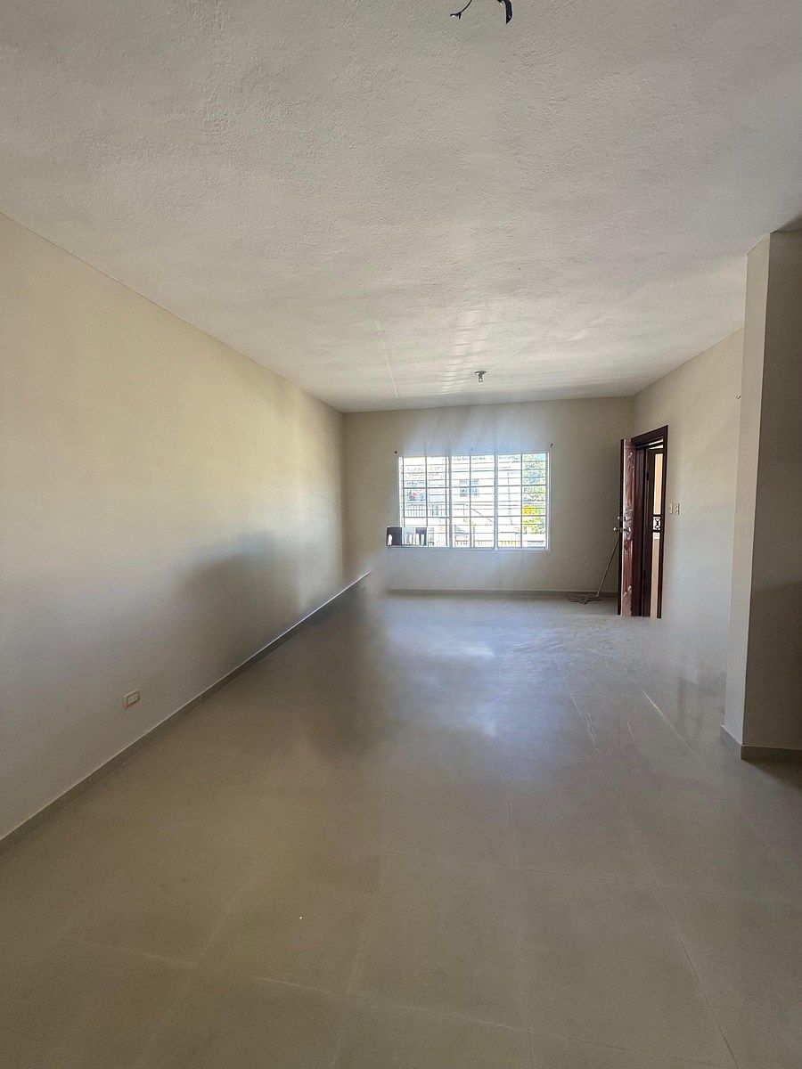 Apartamento de 3 Habitaciones en Alquiler en av Independia| Segundo Nivel, foto 1 de 11
