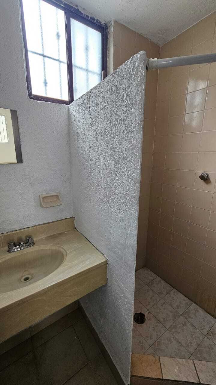 Baño completo Planta baja, foto 7 de 26