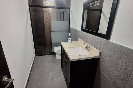 Casa à Venda no Vale de Infonavit, perto da Praça Cumbres