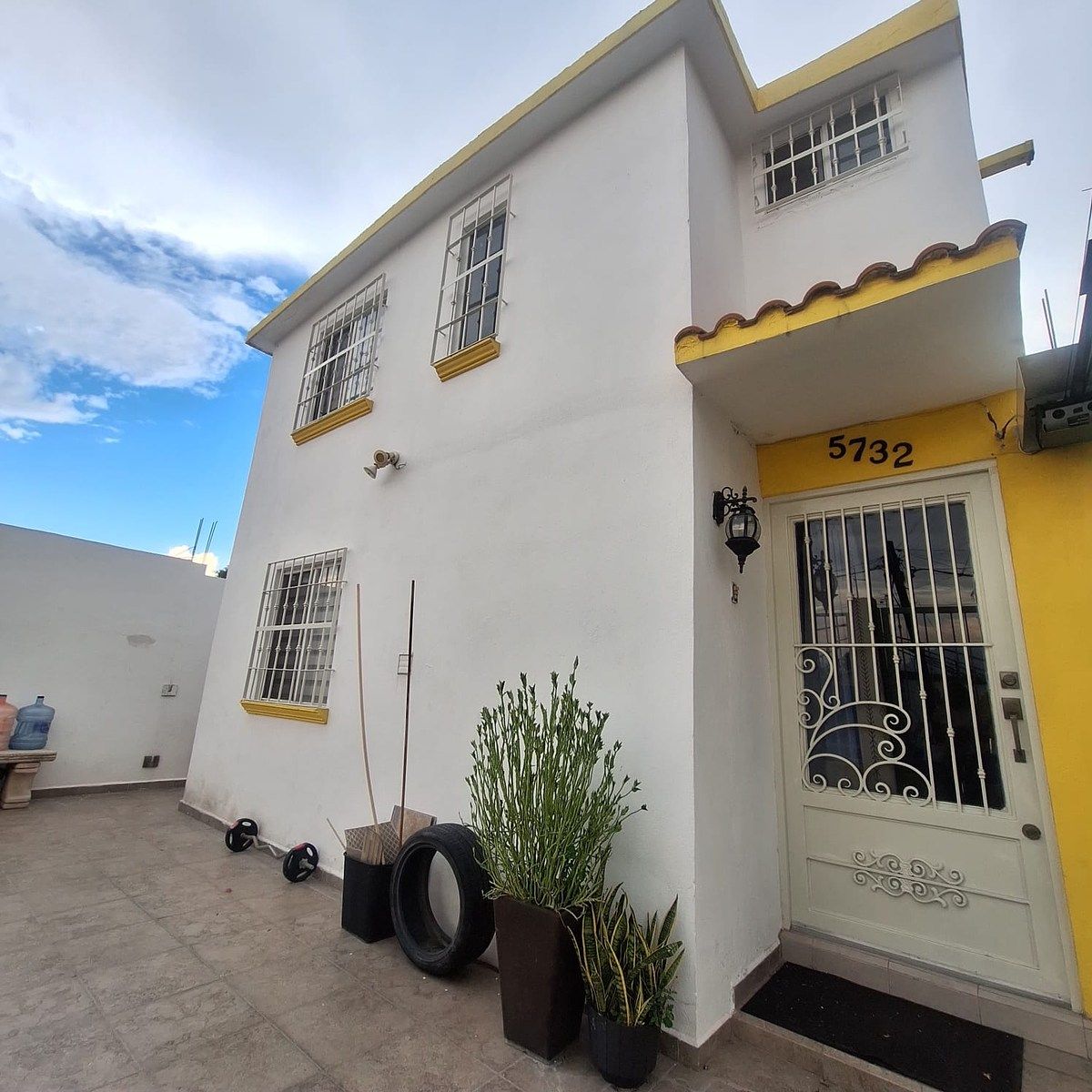 Casa à Venda no Vale de Infonavit, perto da Praça Cumbres, foto 1 de 33