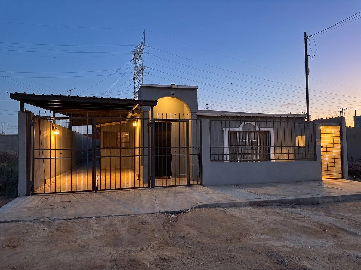 Venda de Casa, 1 nível, Col. Centro Artesanal, foto 1 de 24