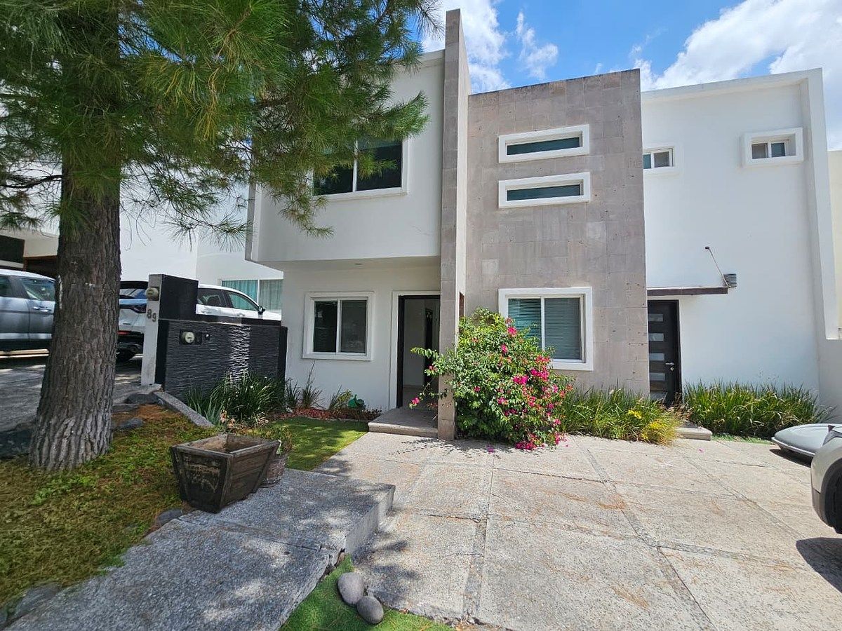 House in Gated Community in La Vista Residencial, Querétaro, photo 2 of 29