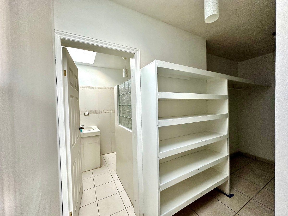 Vestidor de recámara principal, foto 6 de 31