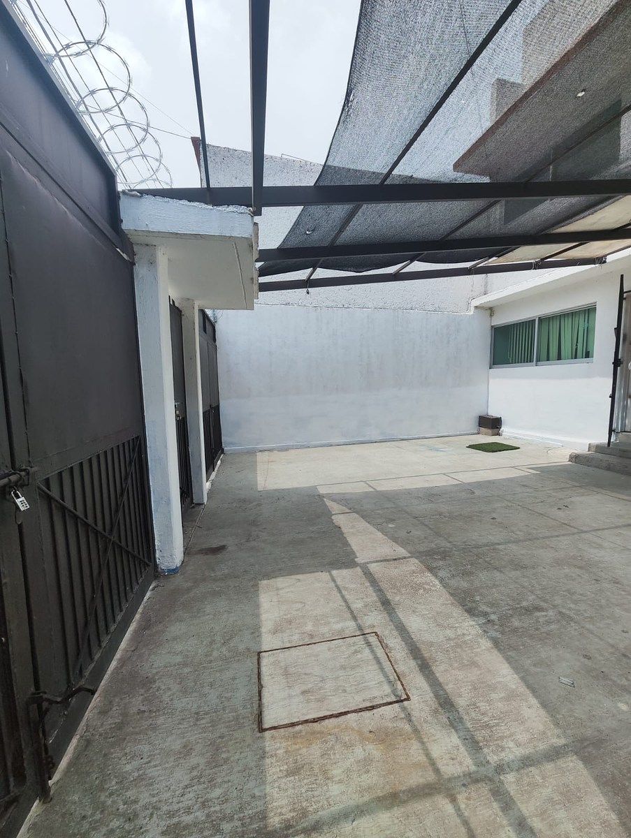 House with Commercial Use in Lomas de Querétaro, Querétaro, photo 2 of 19